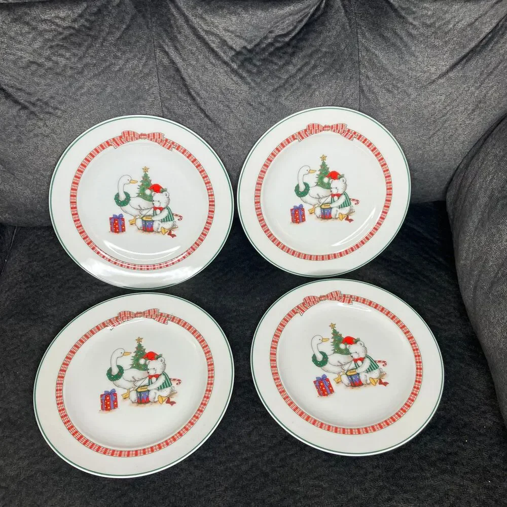 Anchor Dinnerware Holiday Memories Christmas Salad Dessert 8” Plates Set of 4